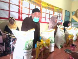 Ratusan Warga Pasirhalang Terima Bantuan Pangan dan Layanan Cek Kesehatan Gratis